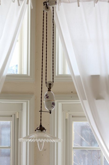 アンティーク照明 フランスアンティーク すみれ模様の滑車付きランプ