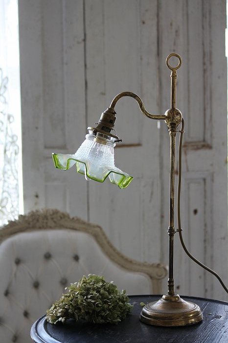 フランスアンティーク照明／グリーンガラスシェードのテーブルランプ