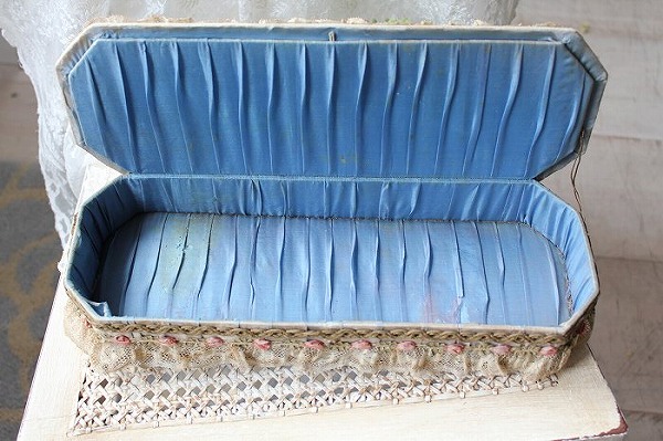 「フランスアンティーク Marquise de Sevigne(マルキーズ・ド・セヴィニエ)レースボックス」ココン・フワット