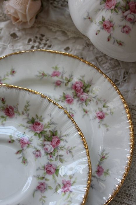 イギリスアンティーク パラゴン”Victoriana Rose” ティートリオ