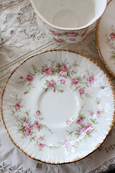 イギリスアンティーク パラゴン”Victoriana Rose” ティートリオ