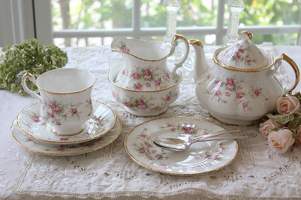 イギリスアンティーク パラゴン”Victoriana Rose” ティートリオ