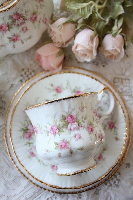 イギリスアンティーク パラゴン”Victoriana Rose” ティートリオ