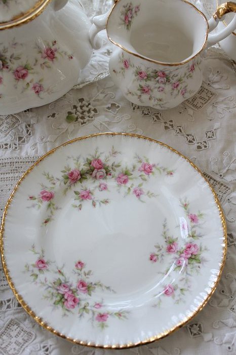 イギリスアンティーク パラゴン”Victoriana Rose” ティートリオ