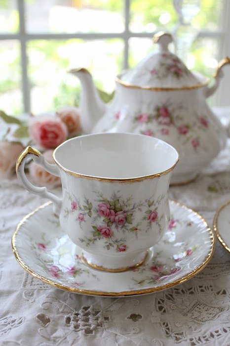 イギリスアンティーク パラゴン”Victoriana Rose” ティートリオ