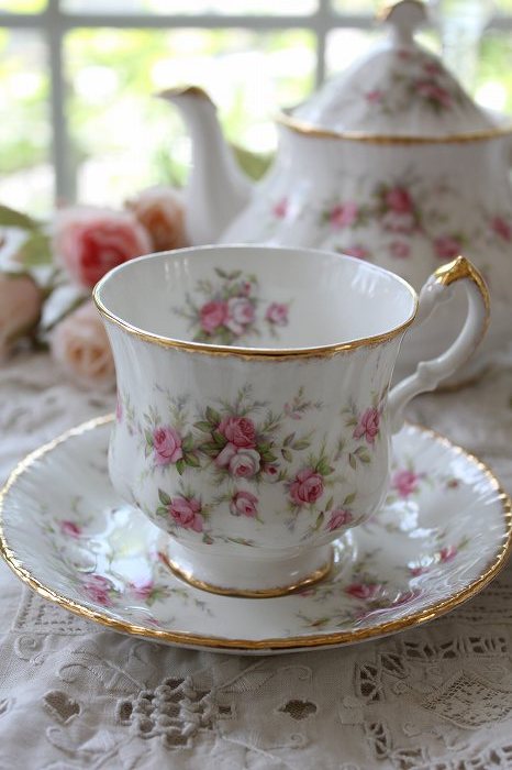 イギリスアンティーク パラゴン”Victoriana Rose” ティートリオ