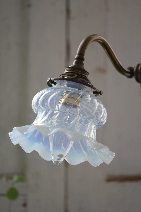 フランスアンティーク照明／ホワイトオパーリンシェードの