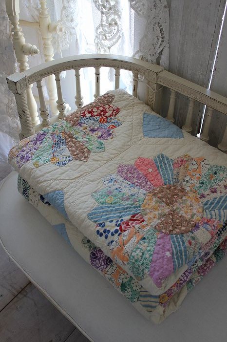 アンティークキルト✴︎ドレスデンプレート✴︎ヴィンテージ布 アンティークキルト フィードサックチャーミングキルト