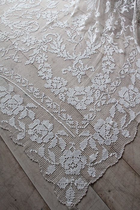 ♡ フランスアンティーク　天使と薔薇のフィレレース　ベッドスプレッド　フリンジ フランスアンティーク リネンフィレレースベッドスプレッド