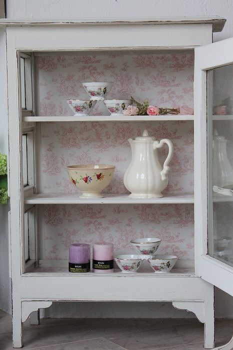 イギリスアンティーク家具 ゆらゆらガラスのキャビネット」ココン