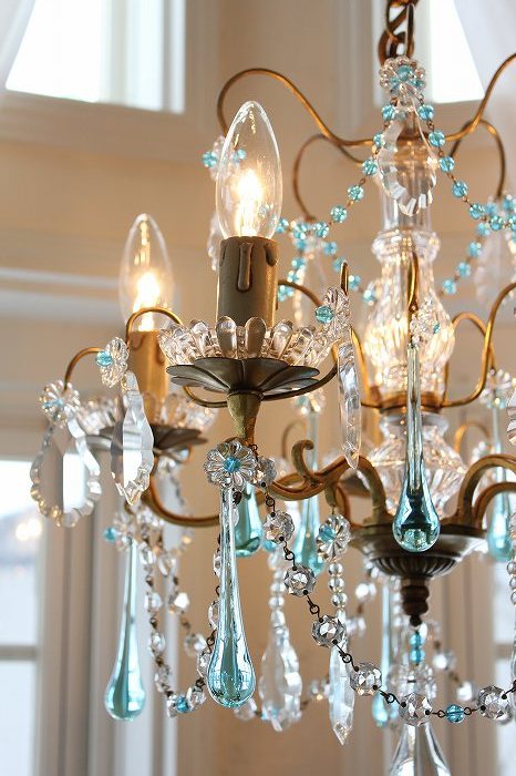 *訳あり クリスタルティアドロップ 1灯シャンデリア 薄紫 フランスアンティーク アンティークシャンデリア フランスアンティーク ブルービーズと