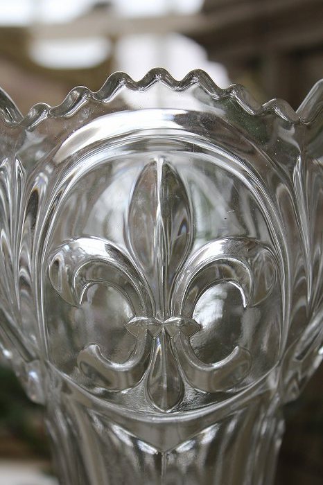 フランスアンティーク fleur-de-lysクリスタルガラスの花瓶 フランスアンティーク fleur-de-lysクリスタルガラスの花瓶