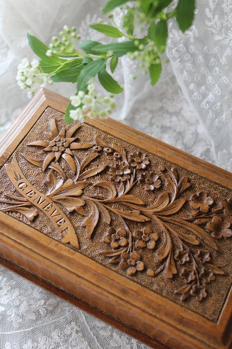 ジュネーブのスーベニア エーデルワイスのジュエリーボックス 1890