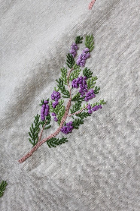 アンティーク フランス/イギリス 可憐な野の花の手刺繍 リネン