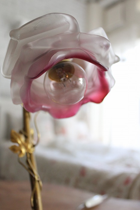 フランスアンティーク 薔薇のランプスタンド 」ココン・フワット