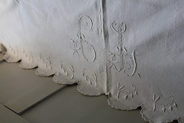 フランスアンティークリネンクロス✴︎大判 モノグラム刺繍✴︎ベッド.ソファーカバー 大判 ) フランス アンティーク リネン クッション カバー