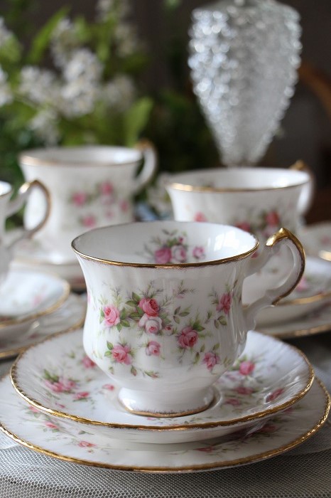 英国製パラゴンPARAGON 1960's ヴィクトリアナローズ ティートリオ イギリスアンティーク パラゴン”Victoriana Rose” ティートリオ