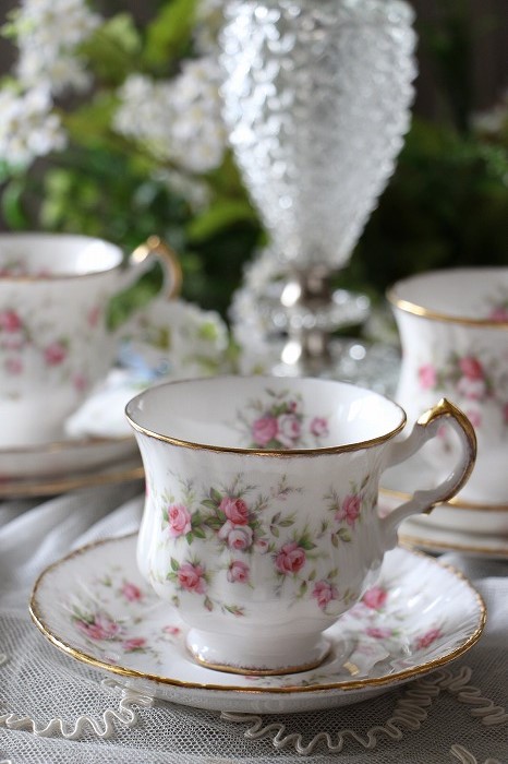 イギリスアンティーク パラゴン”Victoriana Rose” ティートリオ