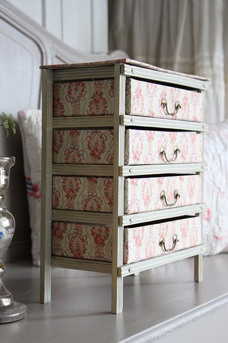 フレンチアンティークカルトナージュの4段チェスト」ココン・フワット