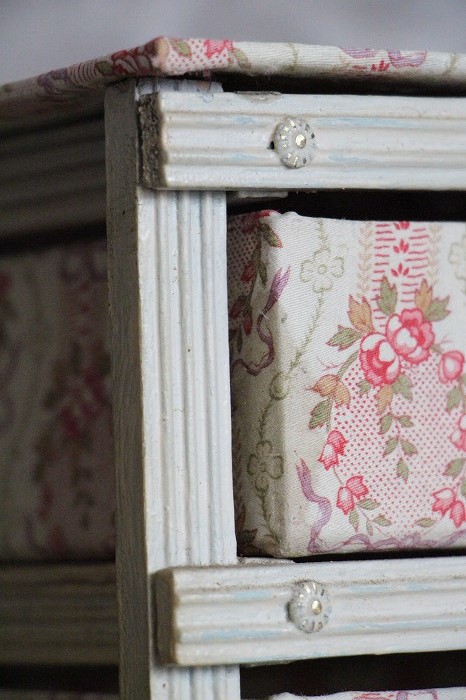 フレンチアンティークカルトナージュの4段チェスト」ココン・フワット