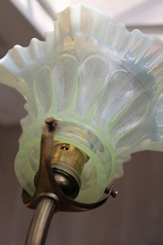 フランス製オパールセントガラスシェード壁掛けランプ」ココン