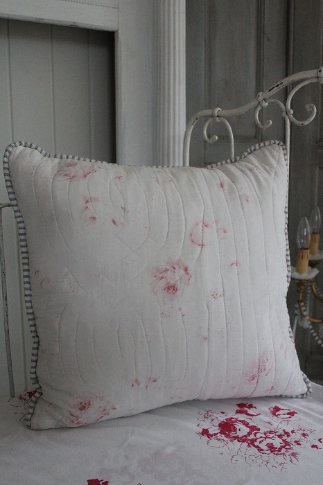 フランスアンティーク イギリス人作家さんのハンドメイドクッション