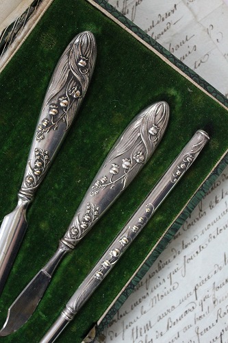 フランスアンティークシルバーすずらんレリーフのレタリングセット