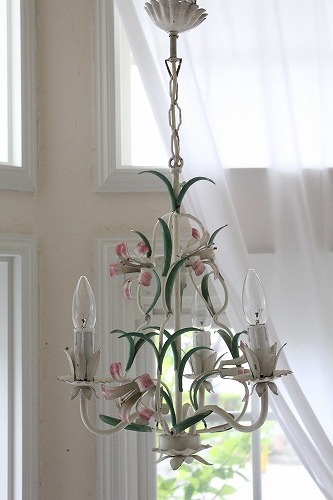シャビーシック イタリア製 ゆりの花のメタルシャンデリア 3アーム