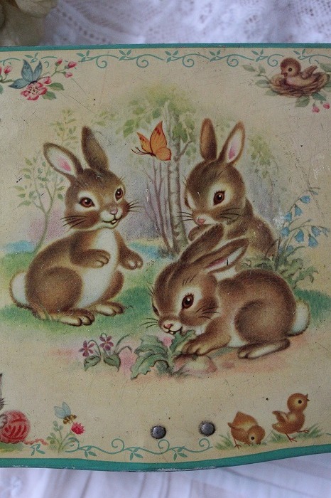 イギリス製　ヴィンテージ　陶器　うさぎ　小物入　アンティーク　ホーロー　缶 イギリス製 ヴィンテージ 陶器 うさぎ 小物入 アンティーク