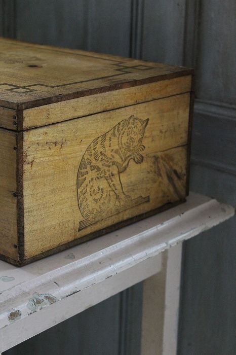 フランスアンティーク 猫の石鹸用木箱」ココン・フワット Coconfouato