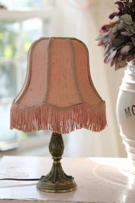 フランスアンティーク照明 プードワー（婦人の寝室）ベッド