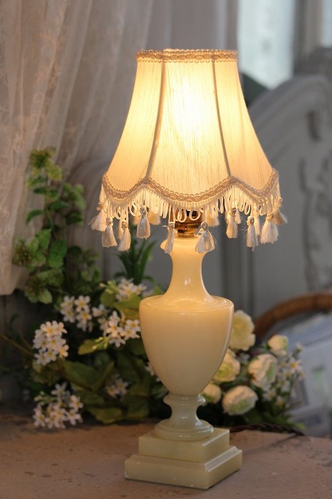 イギリスアンティーク アラバスタ―（雪花石膏）のランプスタンド